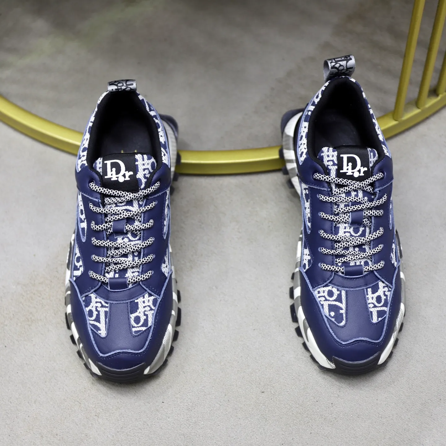Ex-factory price: 462💰🙅‍♂️🙅‍♂️🙅‍♂️ Brand: Dior DIOR Standard code: 38-44 (45 customized) Grade: Same as the official website Material: Original cowhide material spliced with brand cloth Comfortable and breathable lining Lightweight and wear-resistant sports outsole Style category: Men's fashion casual shoes Running sports shoes Distinguished luxury brand elements Top luxury color: actual picture color